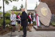 24.09.2021 r. Uroczyste odsłonięcie kamienia z tablicą pamiątkową dedykowaną Ludziom Oświaty w Mieście i Gminie Dębno